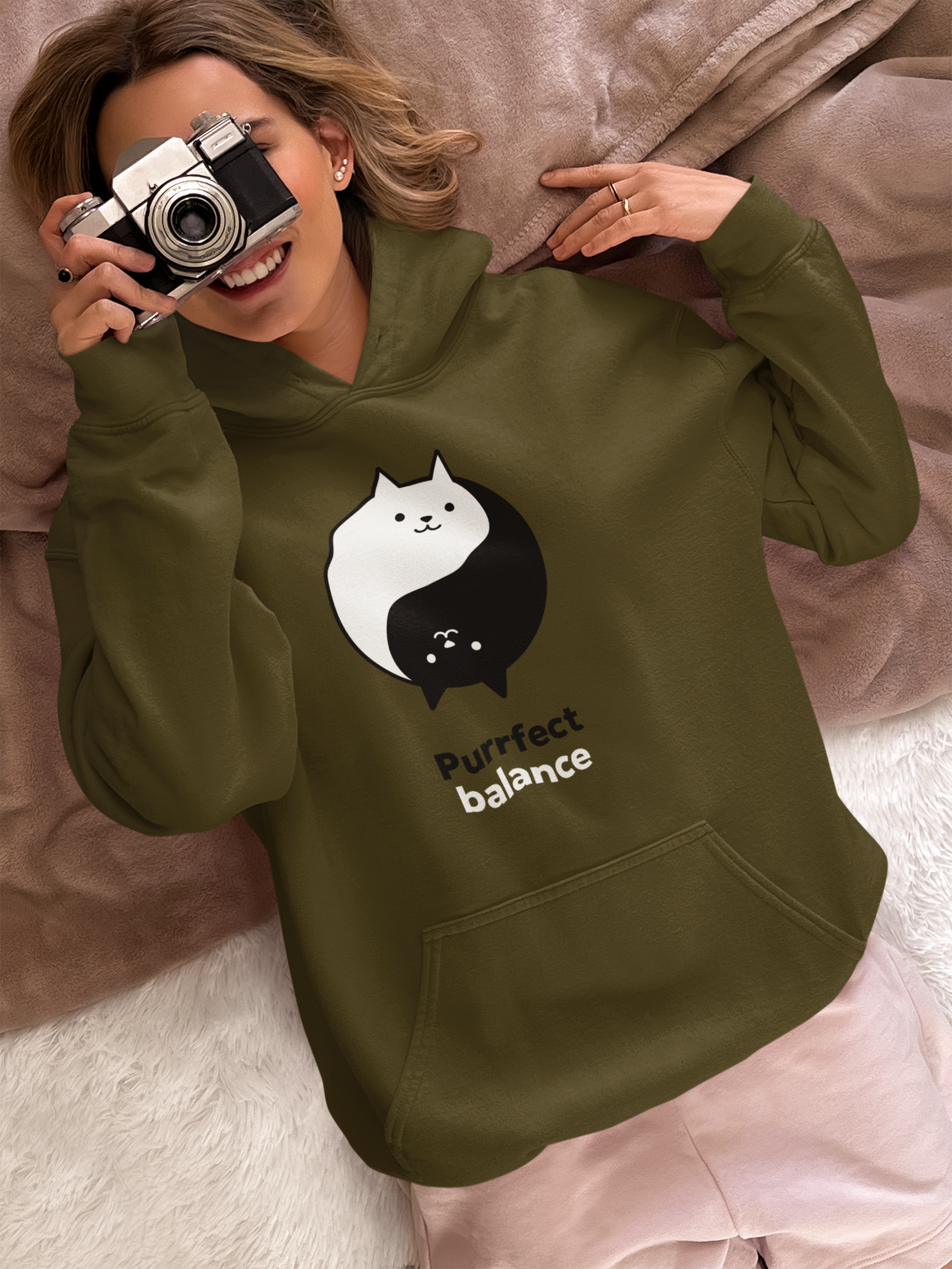 ⚖️ BALANCE – Minimal Cat Yin Yang | DTF Transfer FT804